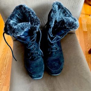 The North Face snow boots - women’s